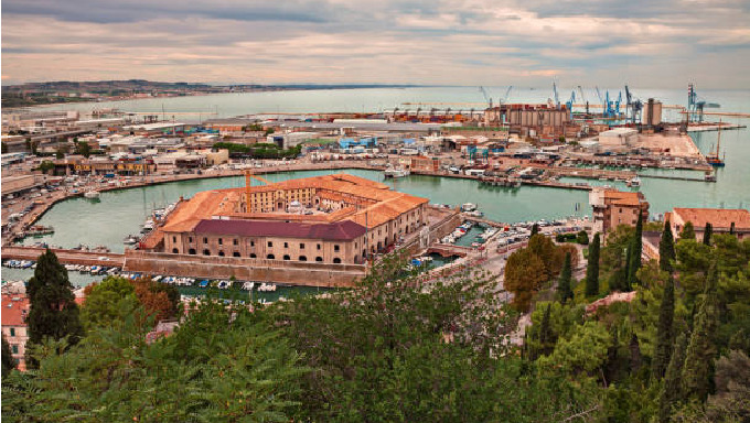 Video time lapse professionale di un cantiere ad Ancona