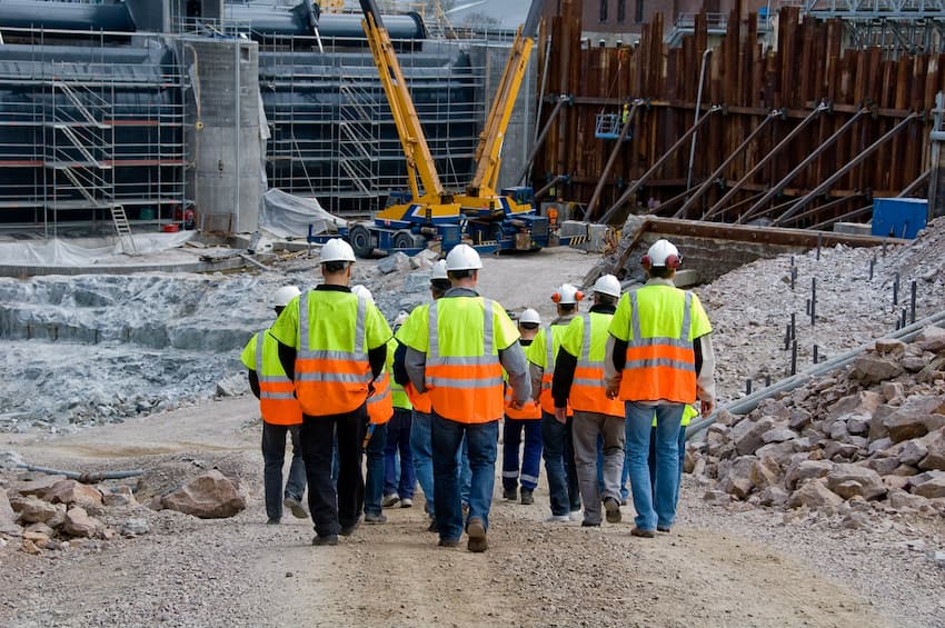 construction site safety: workers wearing all the PPE in the construction field